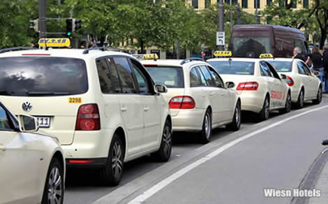 Mit dem Taxi zum Oktoberfest München