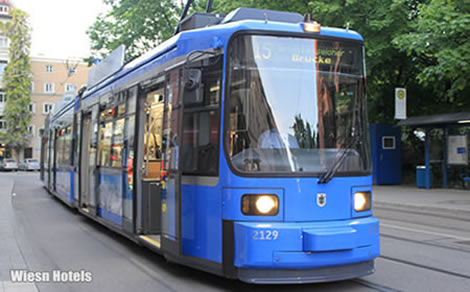 Anfahrt zum Oktoberfest - Trambahn in München von MVV und MVG